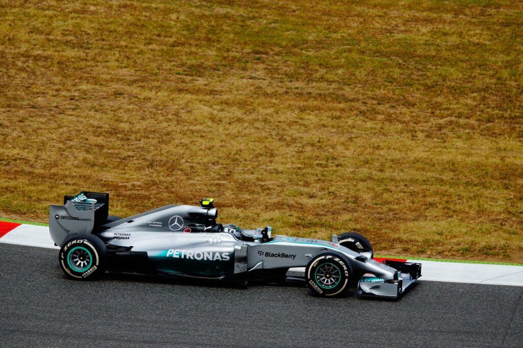 Lewis Hamilton i kamp mod Nico Rosberg i 2016 sæsonen, også kendt som silver wars.